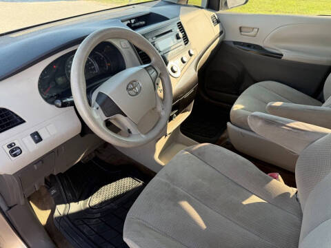 2011 Toyota Sienna Base 7-Passenger