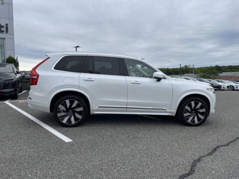 2024 Volvo XC90 Recharge T8 Ultimate Bright Theme 7P