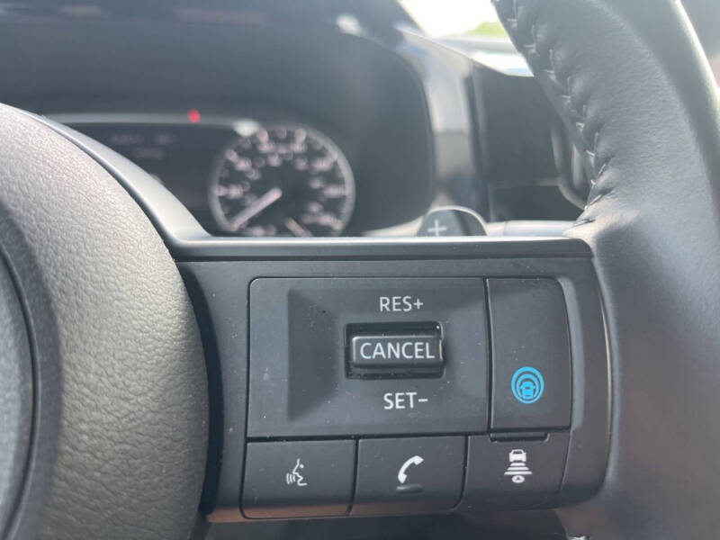 2025 Nissan Pathfinder SV