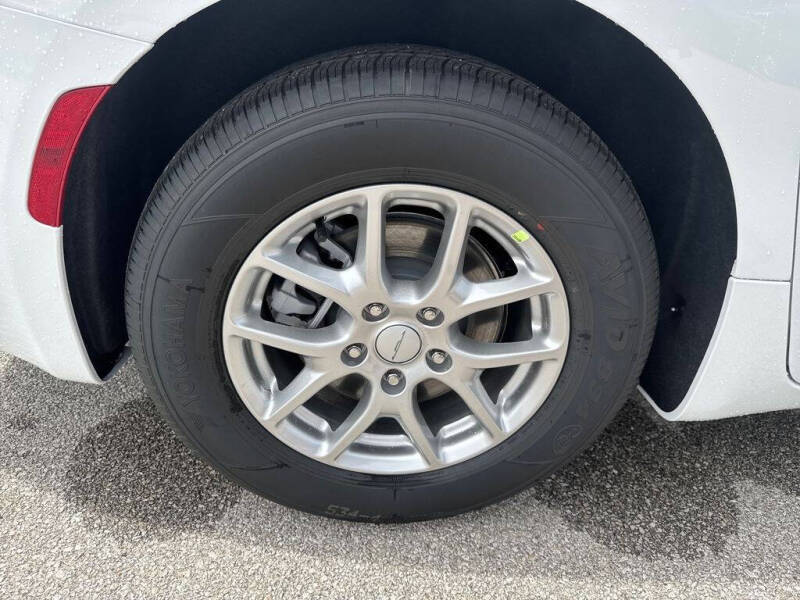 2027 Chrysler Pacifica LX