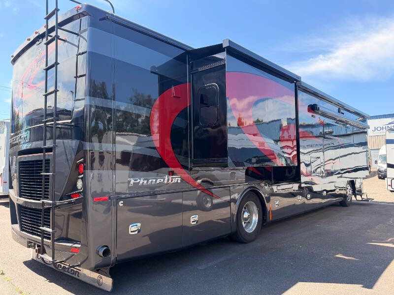 2020 Freightliner XCM Chassis