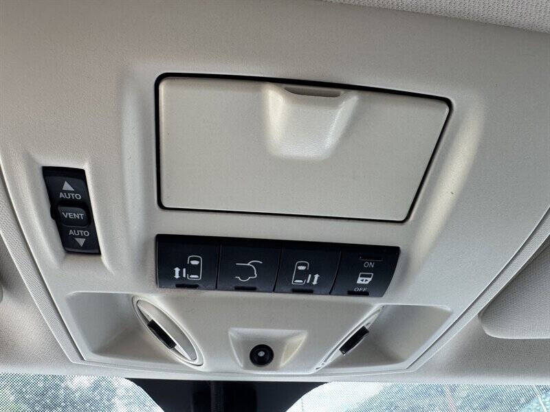 2012 Volkswagen Routan