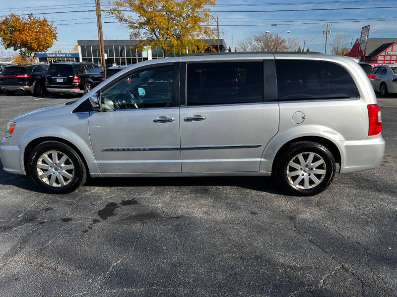 2012 Chrysler Town and Country Touring-L