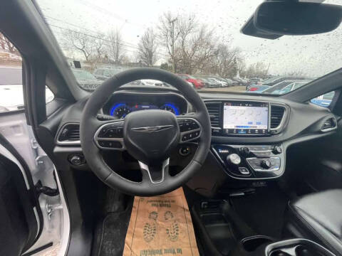 2025 Chrysler Pacifica Select