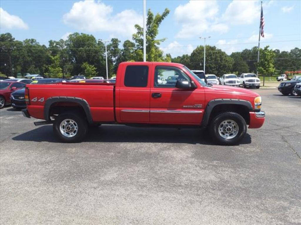 2004 GMC Sierra 2500HD for sale at MOORE BROTHERS in Oxford, MS