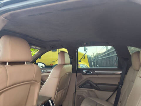 2014 Porsche Cayenne GTS