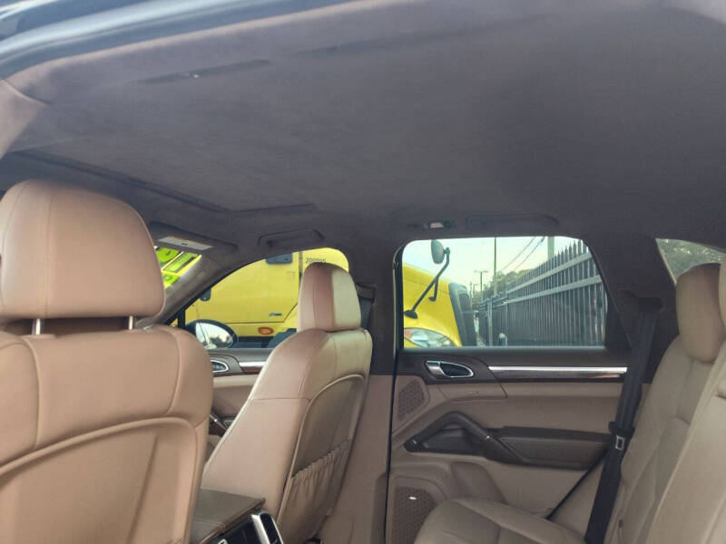 2014 Porsche Cayenne GTS