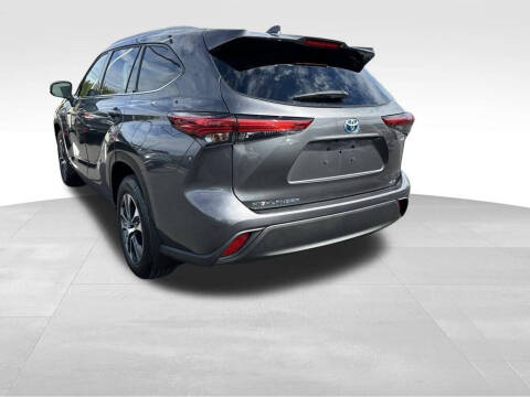 2022 Toyota Highlander Hybrid XLE