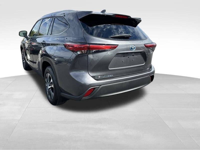 2022 Toyota Highlander Hybrid XLE