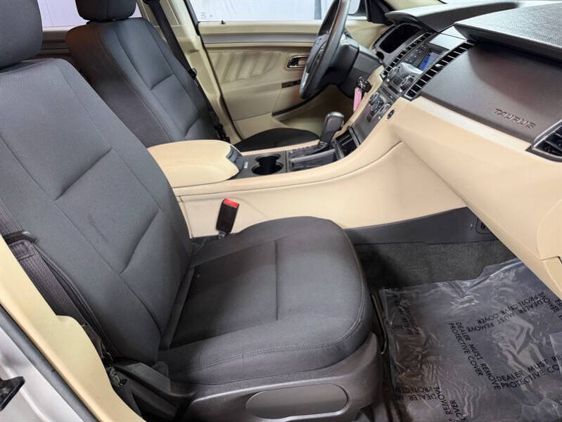 2016 Ford Taurus SE
