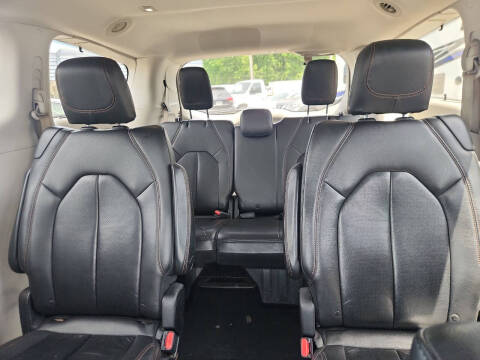 2017 Chrysler Pacifica Touring-L Plus