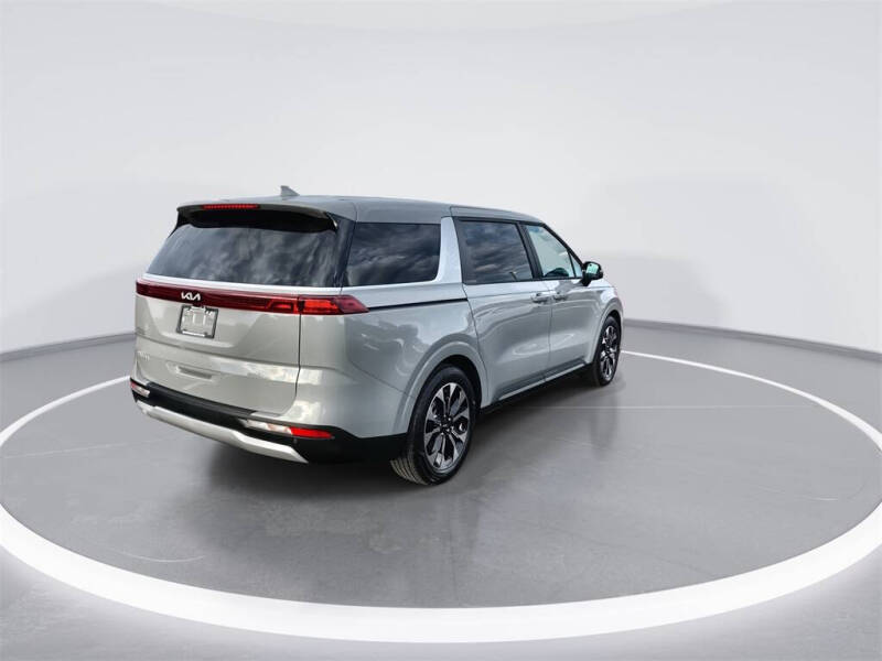 2024 Kia Carnival EX