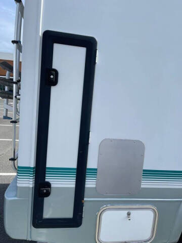 1997 Isuzu Elf Camper