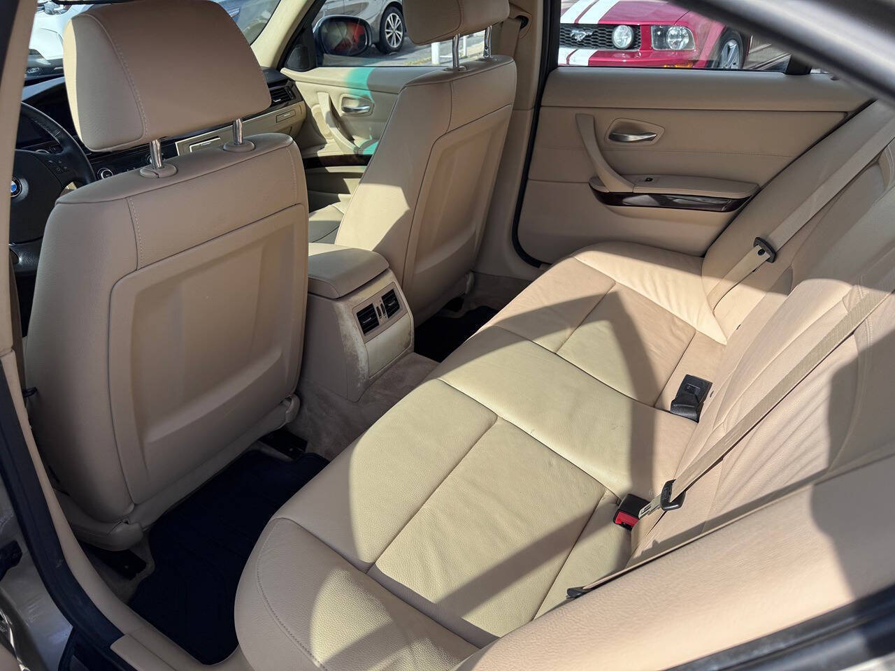 2011 BMW 3 Series 14