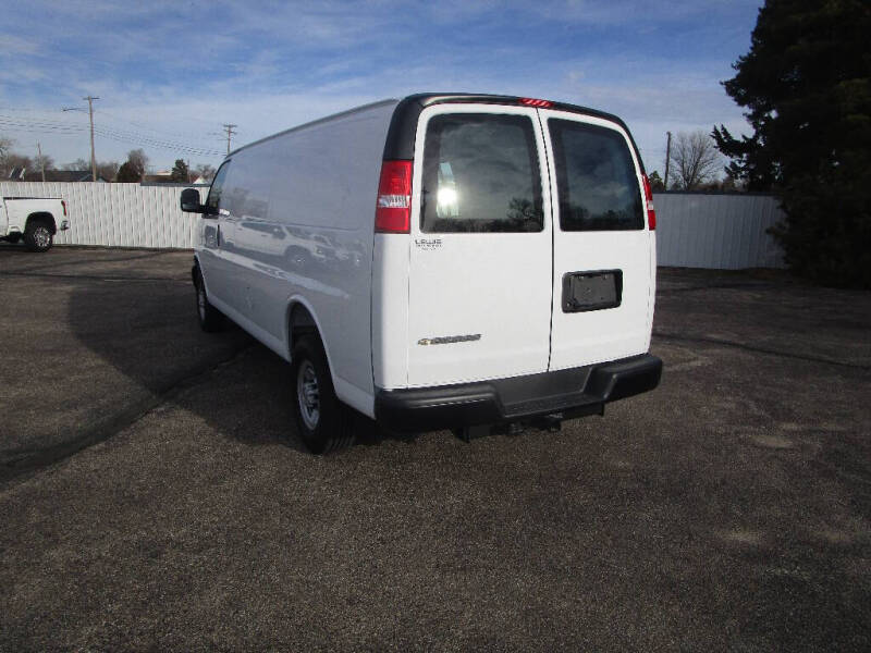 2025 Chevrolet Express 2500