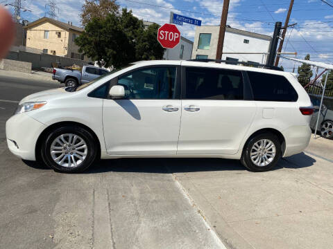 2017 Toyota Sienna XLE Premium 8-Passenger