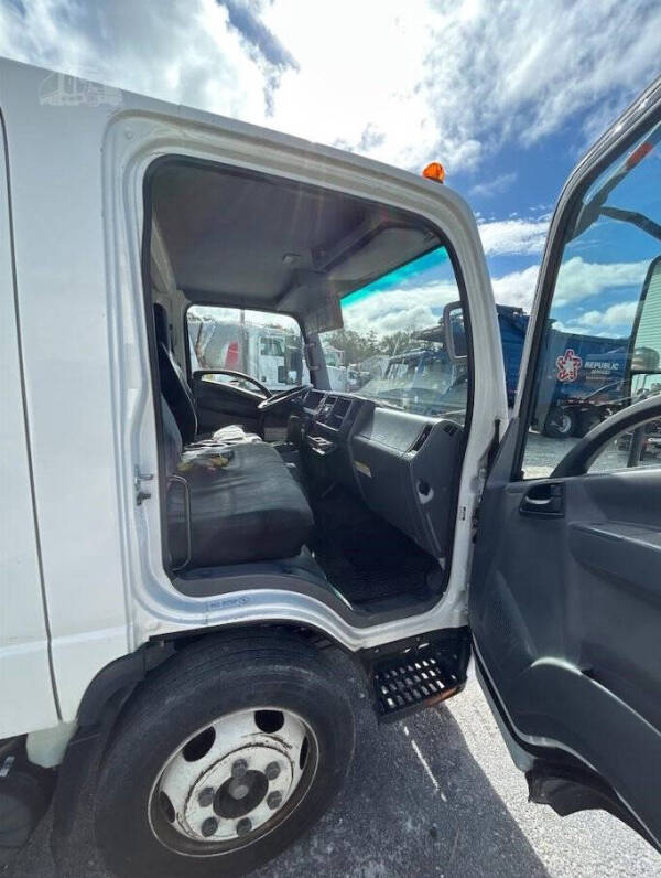 2021 Isuzu NPR