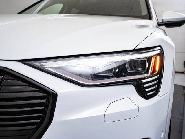 2021 Audi e-tron quattro Premium