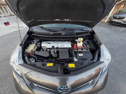 2014 Toyota Prius v Five