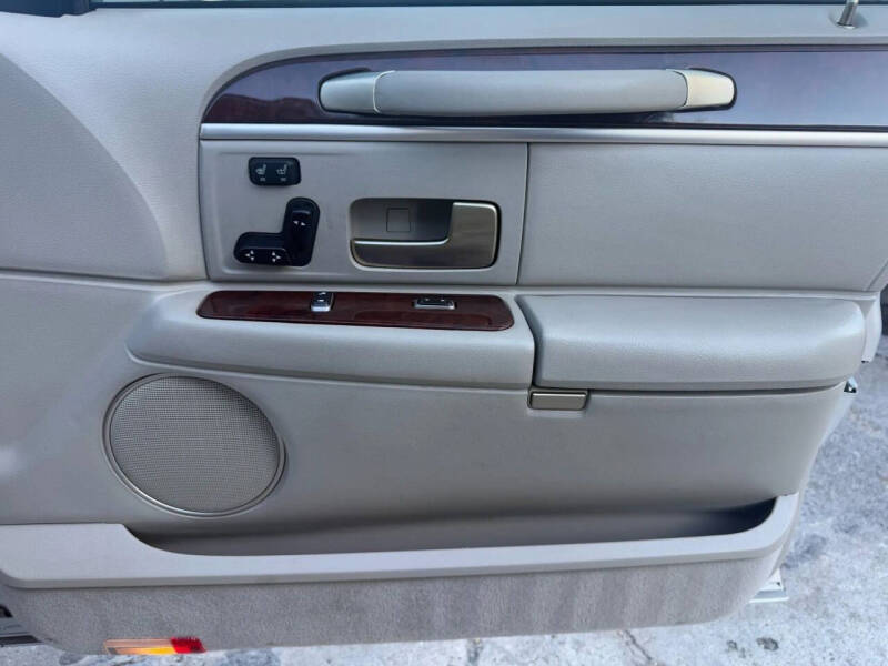 2007 Lincoln Town Car Signature Limited