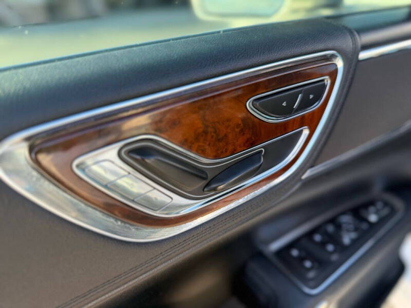 2019 Lincoln Continental Select