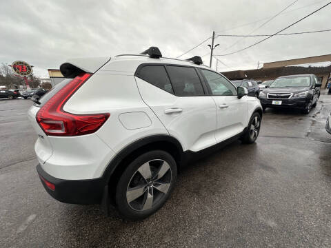 2019 Volvo XC40 T5 Momentum