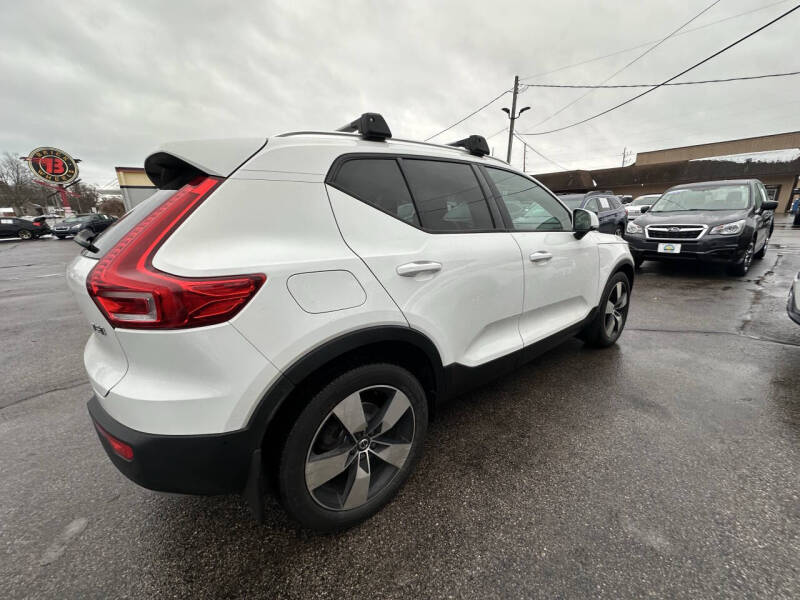 2019 Volvo XC40 T5 Momentum