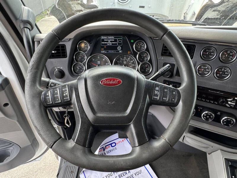 2017 Peterbilt 567