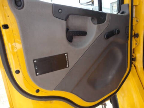 2013 Freightliner M2 106