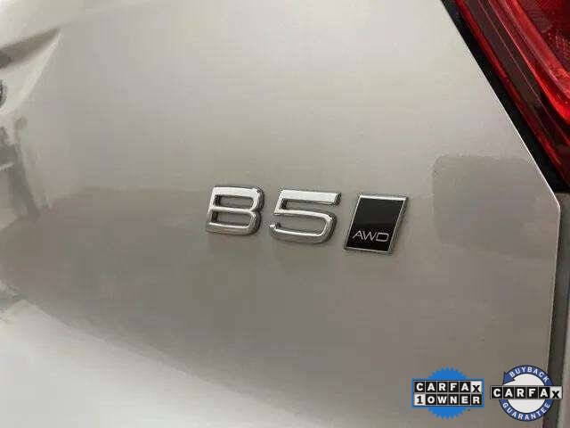 2025 Volvo XC40 B5 Plus Bright Theme