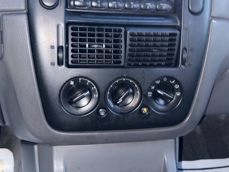 2002 Ford Explorer XLS