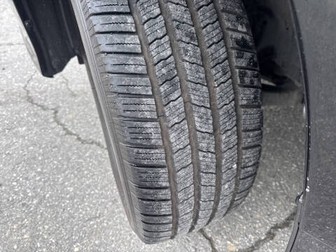 2021 Lexus LX 570 Three-Row