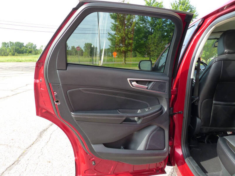 2022 Ford Edge Titanium