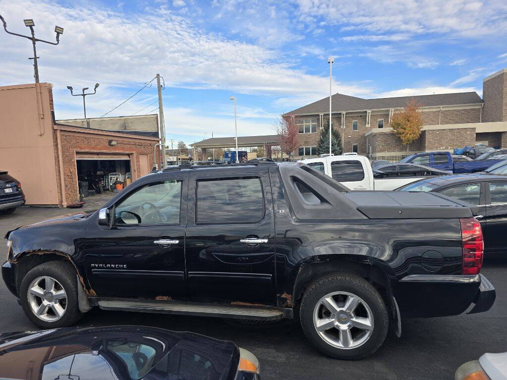 2011 Chevrolet Avalanche for sale at ENZO AUTO in Parma, OH