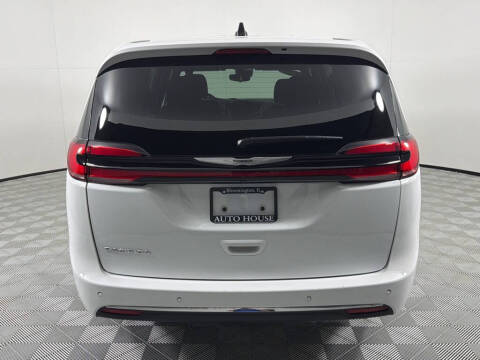 2023 Chrysler Pacifica Touring