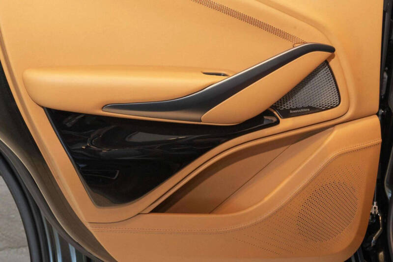 2024 Aston Martin DBX