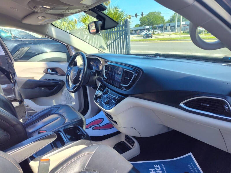 2018 Chrysler Pacifica Hybrid Touring L
