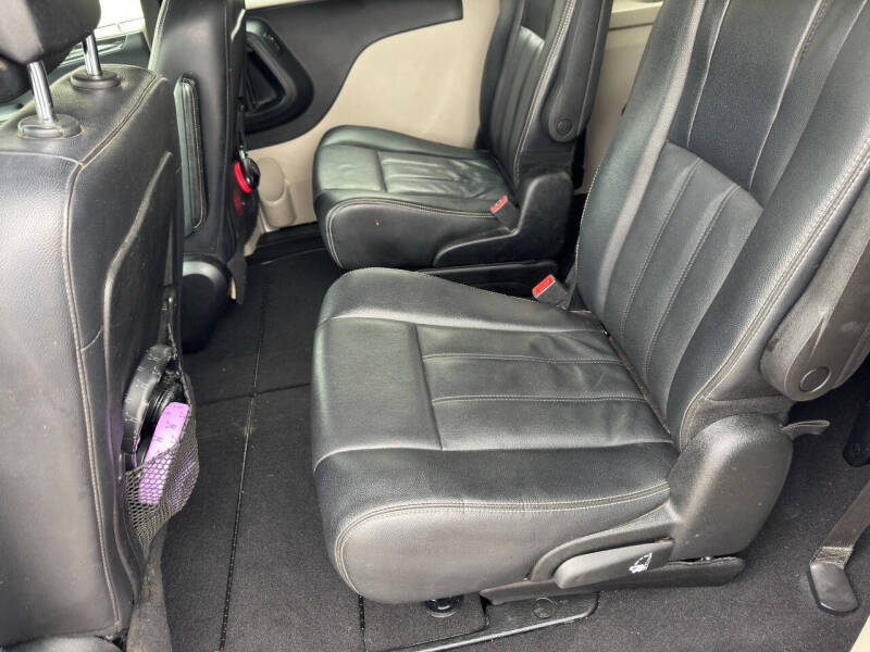 2013 Chrysler Town and Country Touring