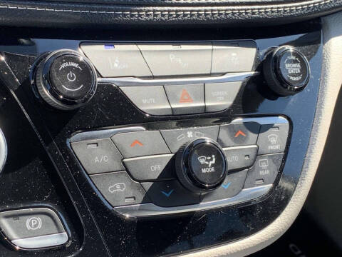 2023 Chrysler Pacifica Plug-In Hybrid Touring L