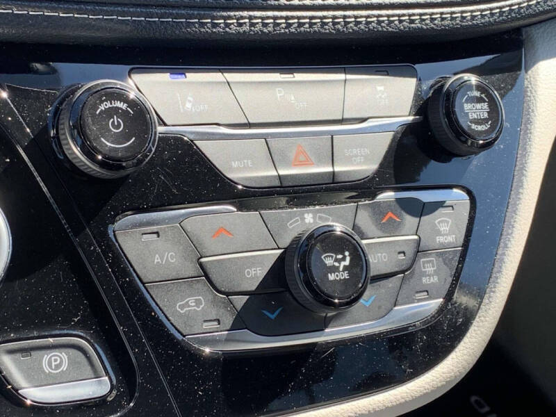 2023 Chrysler Pacifica Plug-In Hybrid Touring L