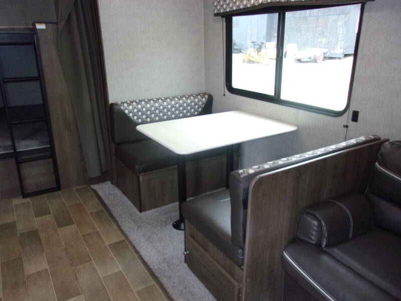 2020 Coleman Lantern 263BH