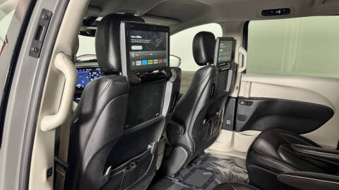 2022 Chrysler Pacifica Hybrid Touring L