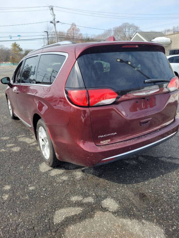 2017 Chrysler Pacifica Touring-L Plus