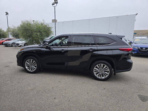 2023 Toyota Highlander Platinum