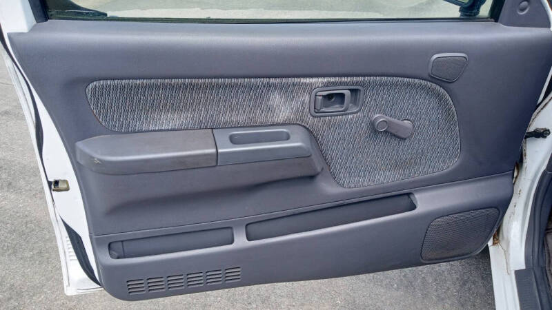 2000 Nissan Frontier XE
