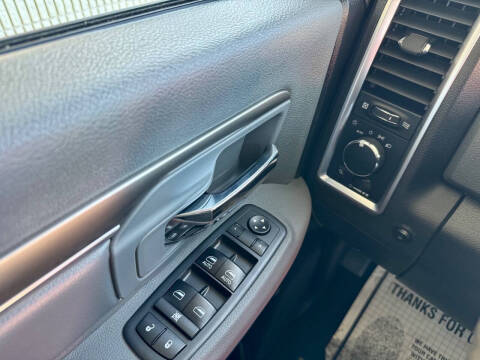 2017 RAM 1500 SLT