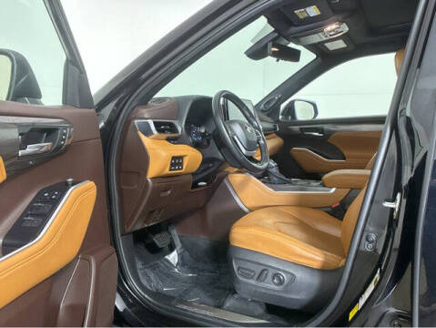 2022 Toyota Highlander Hybrid Platinum