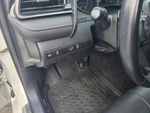 2022 Toyota Camry Hybrid SE