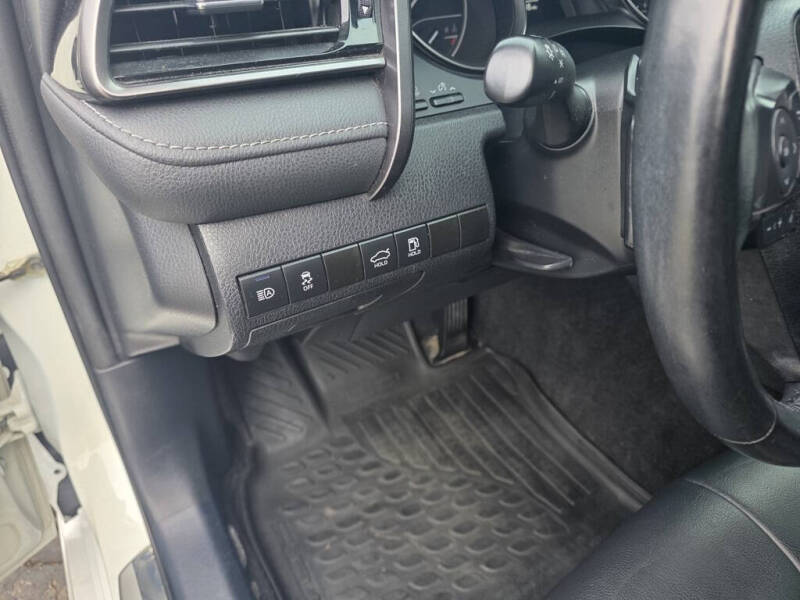 2022 Toyota Camry Hybrid SE