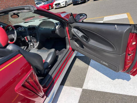 2004 Ford Mustang GT Deluxe